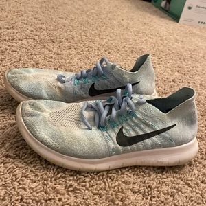 women’s teal nike sneakers